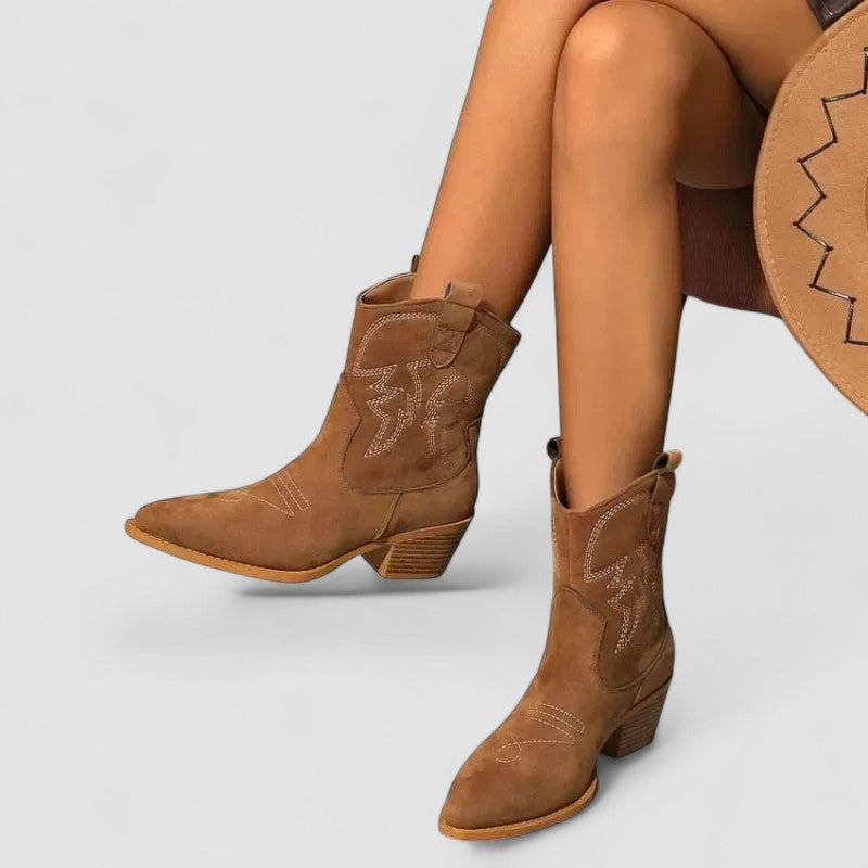 Aurora | Botines western con bordados elegantes