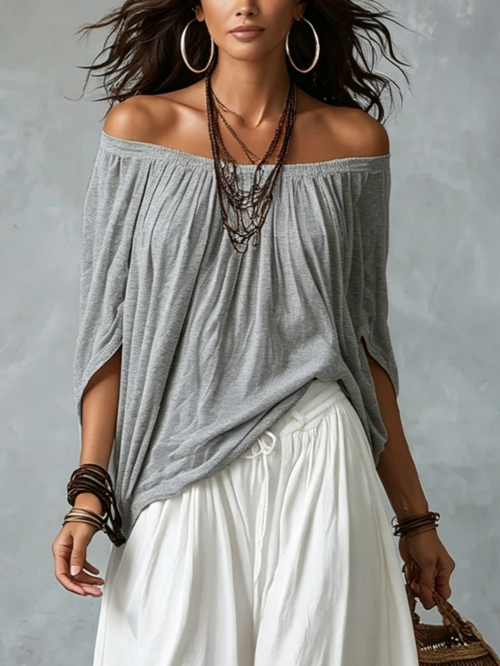 Conjunto de Top Gris de Hombros Descubiertos y Pantalón Blanco Holgado Tipo Farol