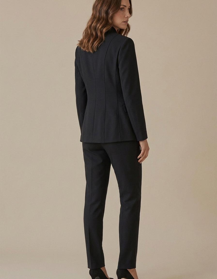 Águeda | Traje de cuello alto y pantalón recto